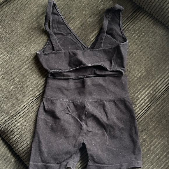 Women’s Set - Picture 2 of 5